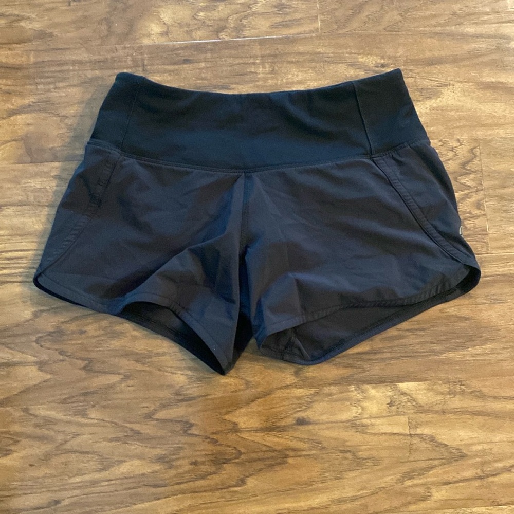 Size 0 Lululemon speed up shorts. Solid black